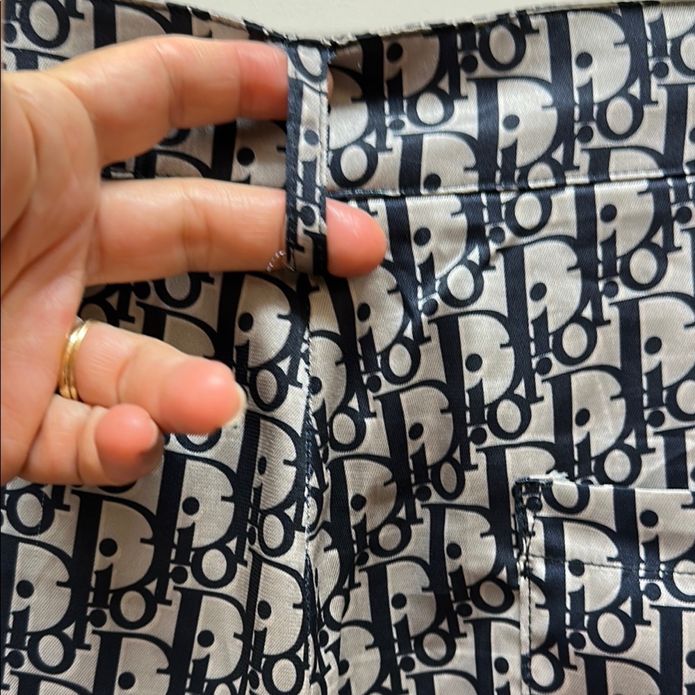 Stylish Black and White Patterned Men Shorts - Picture 5 of 9